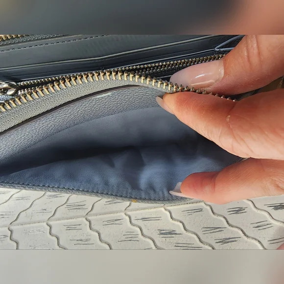 Coach ACCORDION ZIP WALLET IN FIELD FLORA PRINT COATED CANVAS - Picture 10 of 11